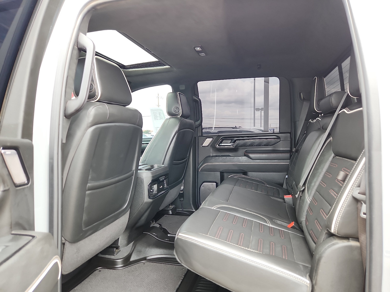 Used 2024 GMC Sierra 2500 AT4X AWD/4WD image 9