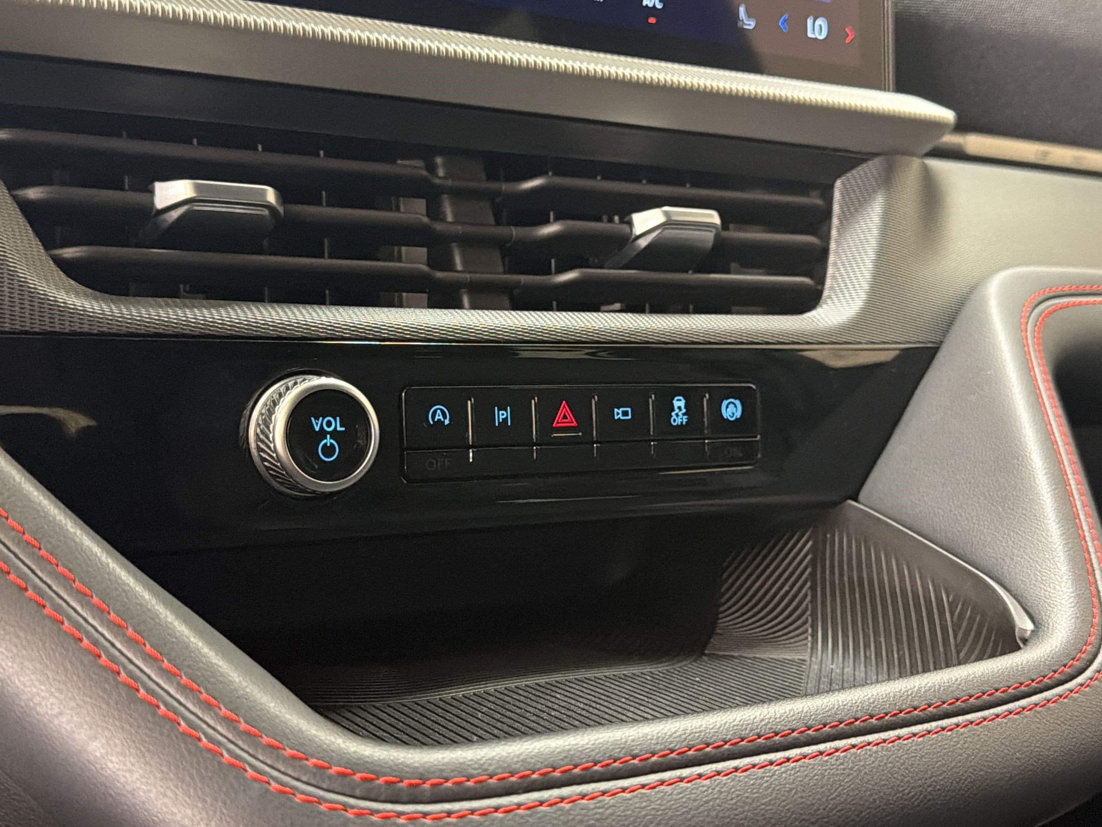 Certified 2025 Ford Explorer ST-Line RWD image 30