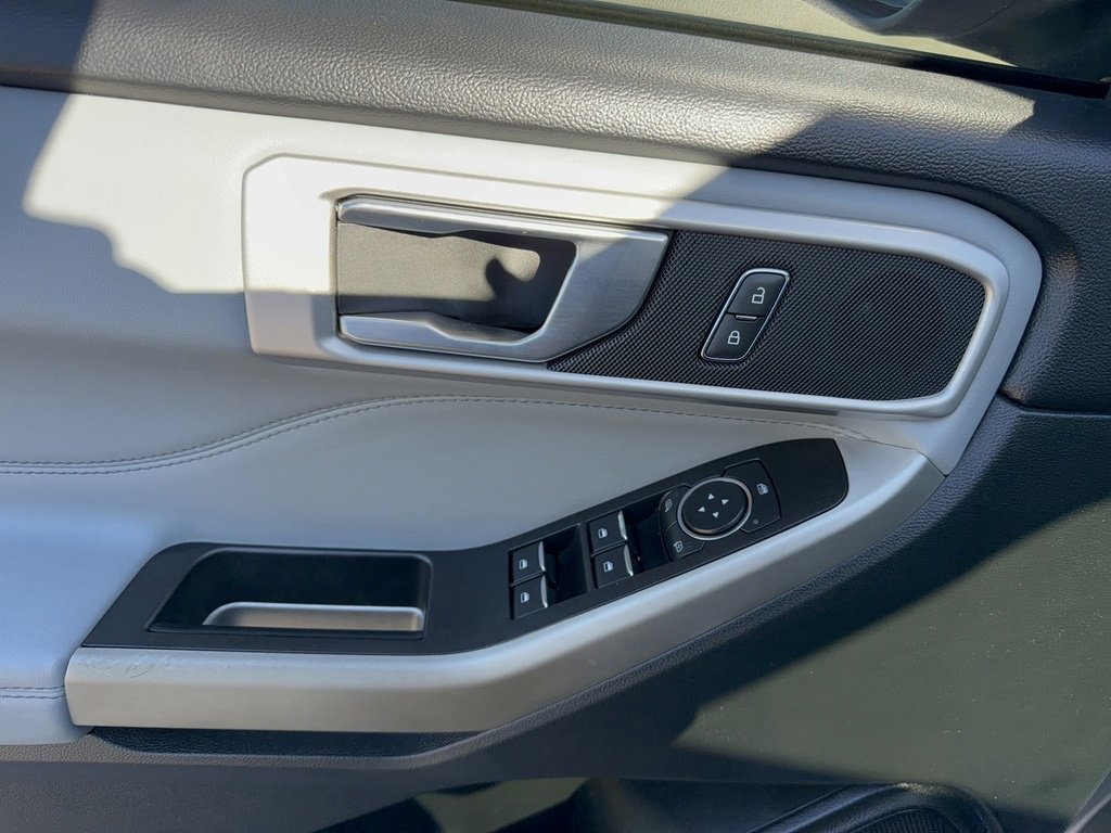 Certified 2022 Ford Explorer XLT w/ Equipment Group 202A image 9