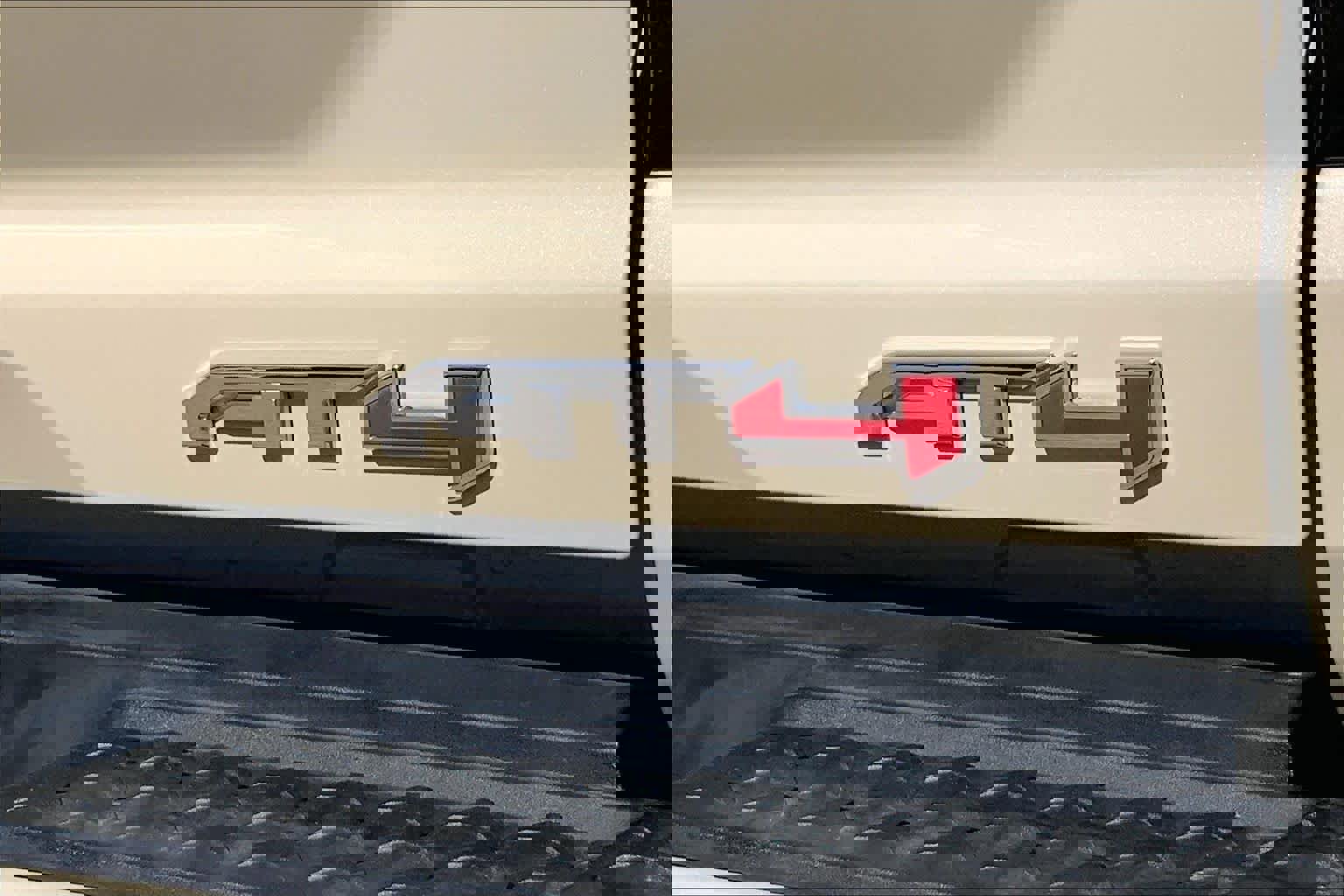 Used 2024 GMC Canyon AT4 w/ Technology Package image 12