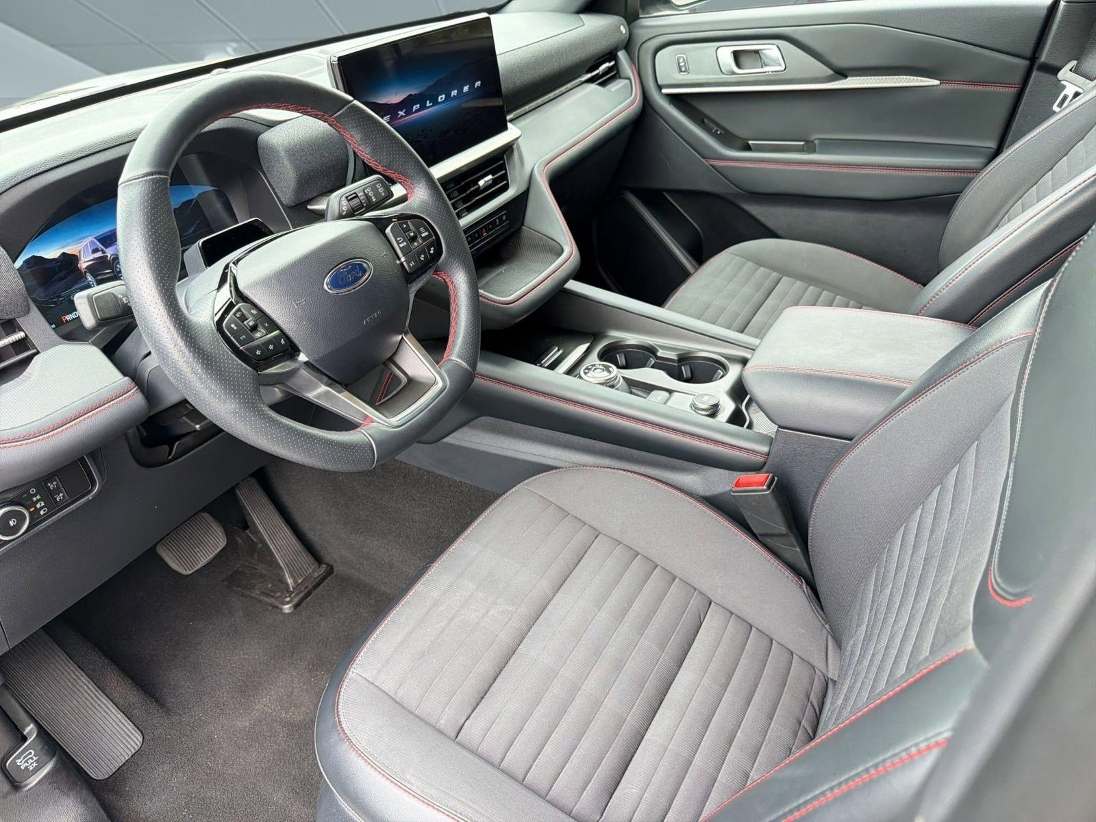 Certified 2025 Ford Explorer ST-Line w/ ST-Line Street Pack AWD/4WD image 21