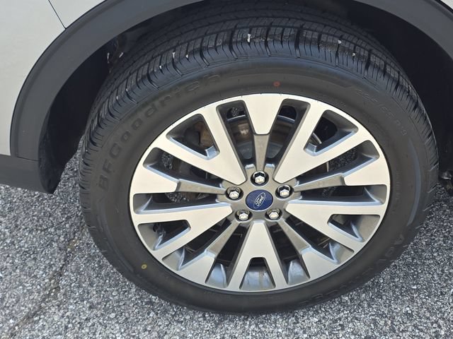 Certified 2022 Ford Escape Titanium AWD/4WD image 5