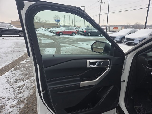 Certified 2022 Ford Explorer XLT w/ Equipment Group 202A image 35