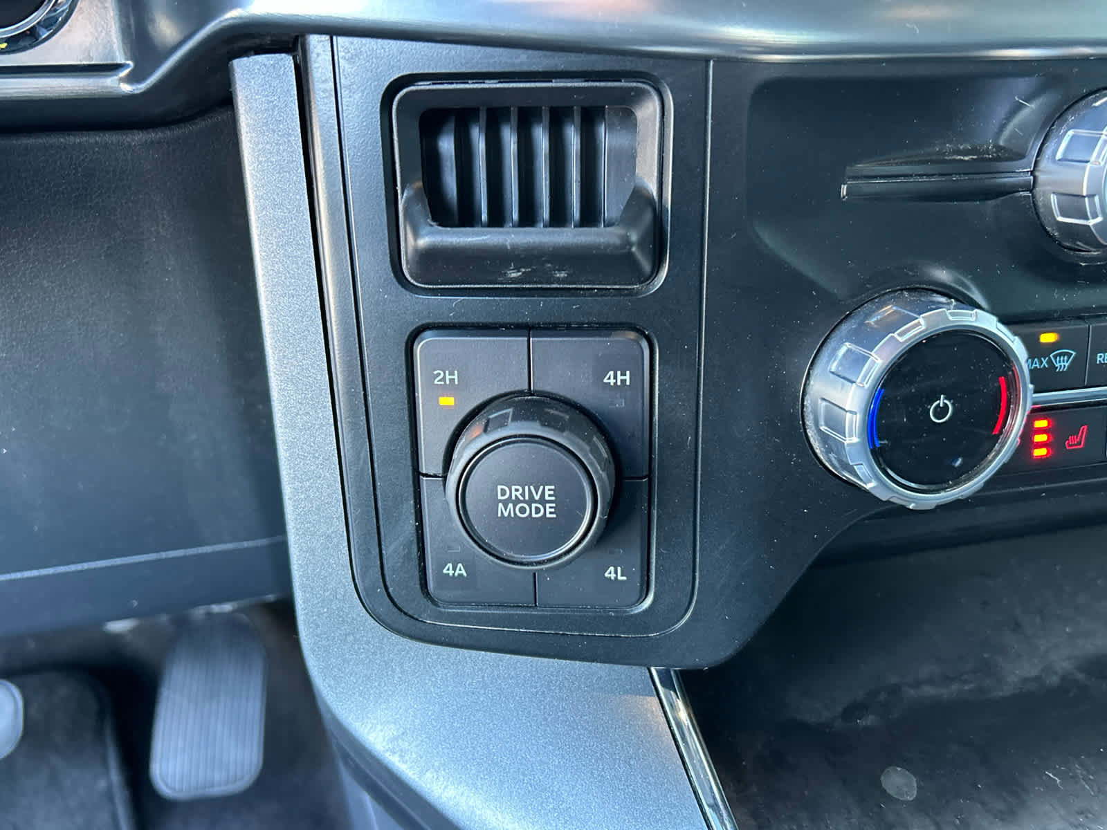 Certified 2023 Ford F150 Lariat image 38