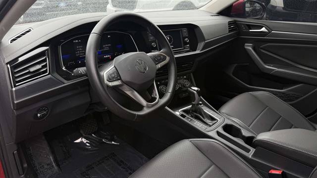 Used 2023 Volkswagen Jetta SE FWD image 9