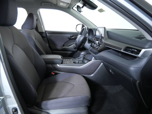 Used 2021 Toyota Highlander LE AWD/4WD image 13