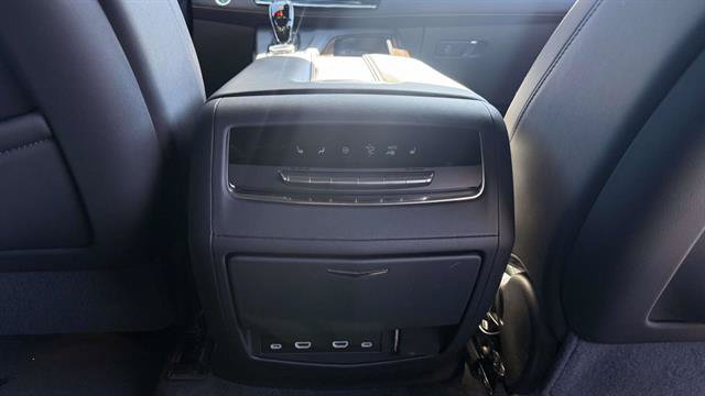 Used 2024 Cadillac Escalade Premium Luxury AWD/4WD image 27