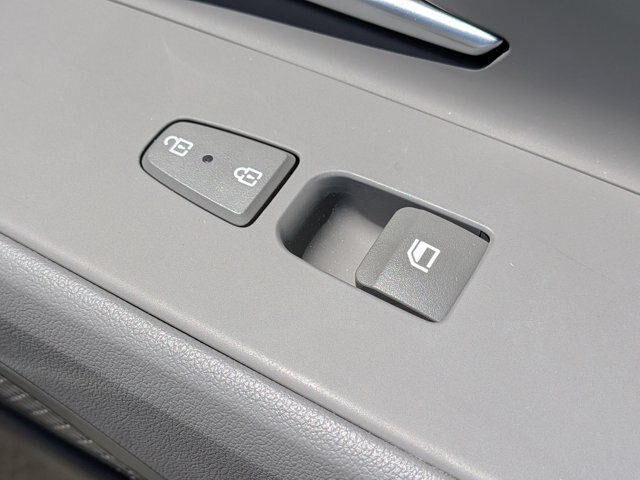 Used 2025 Hyundai Elantra Hybrid FWD image 34