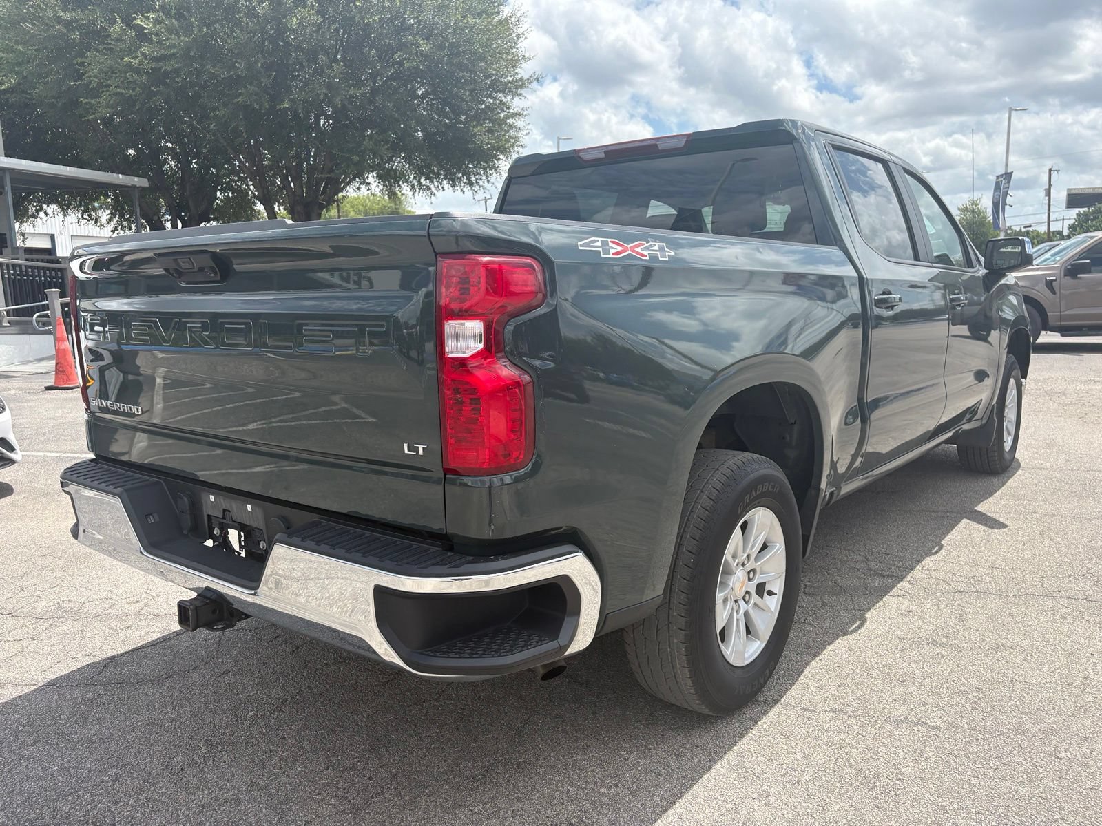 Used 2025 Chevrolet Silverado 1500 LT AWD/4WD image 5