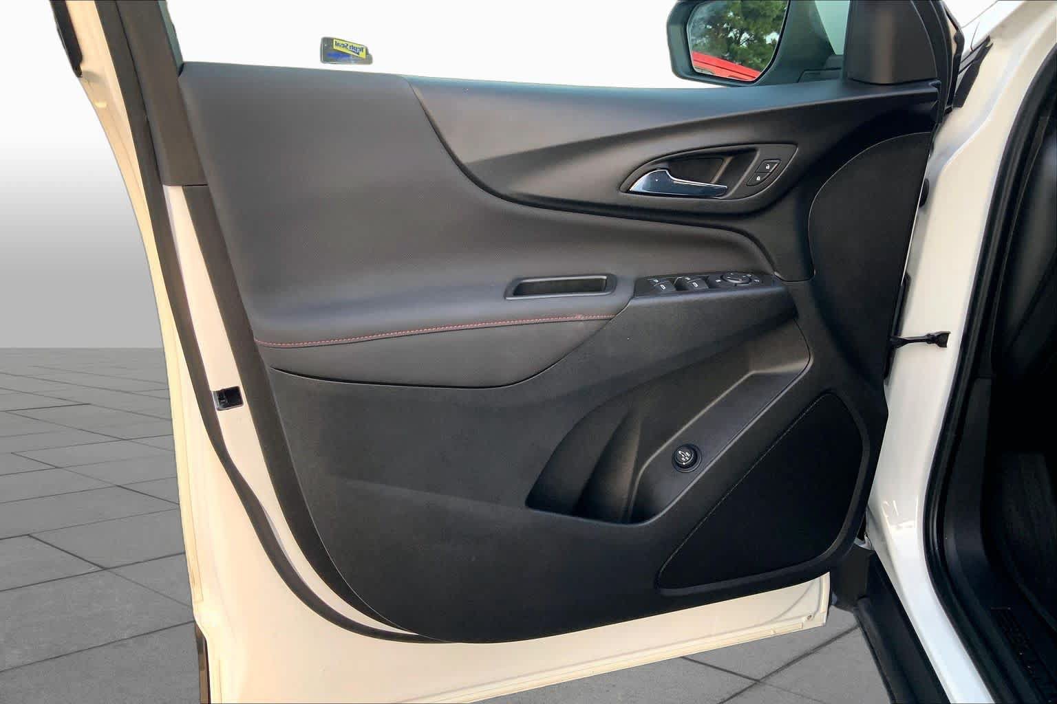 Used 2022 Chevrolet Equinox RS w/ LPO, Floor Liner Package FWD image 20