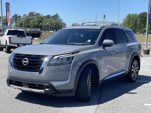 Used 2024 Nissan Pathfinder Platinum image 6