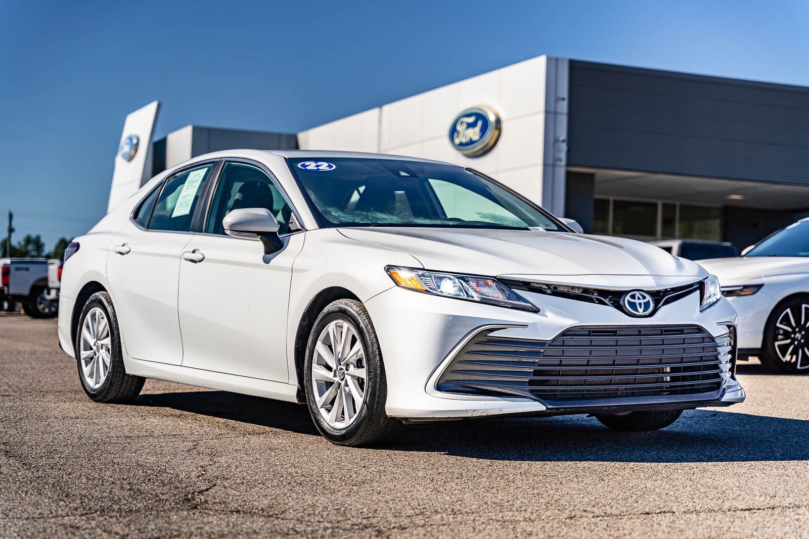 Used 2022 Toyota Camry LE image 7