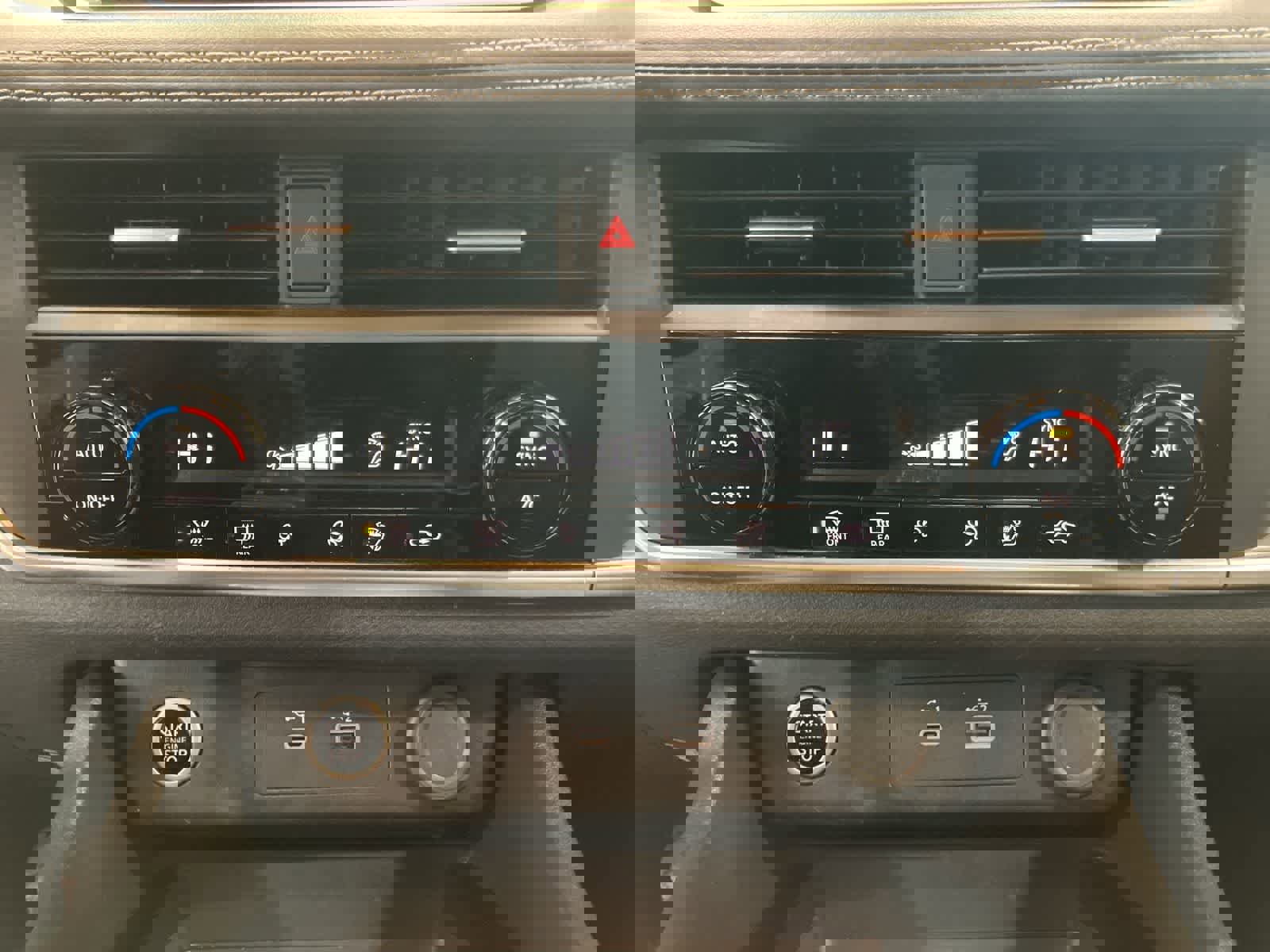 Used 2023 Nissan Rogue SV image 17