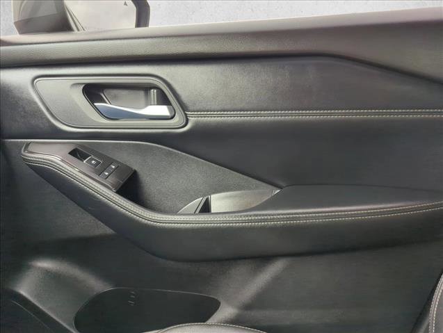 Used 2025 Nissan Rogue SL image 25