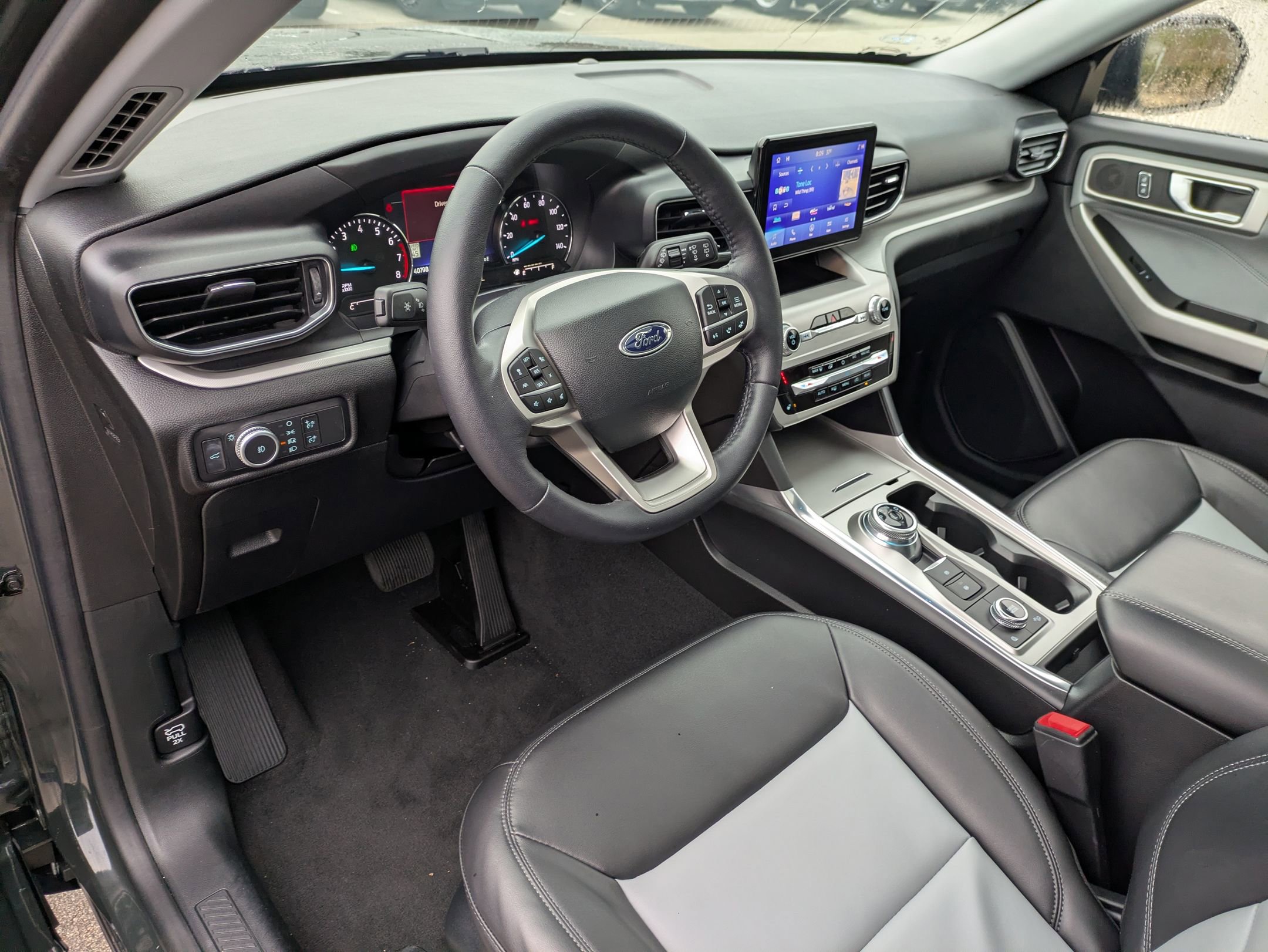 Certified 2022 Ford Explorer XLT w/ Equipment Group 202A image 14