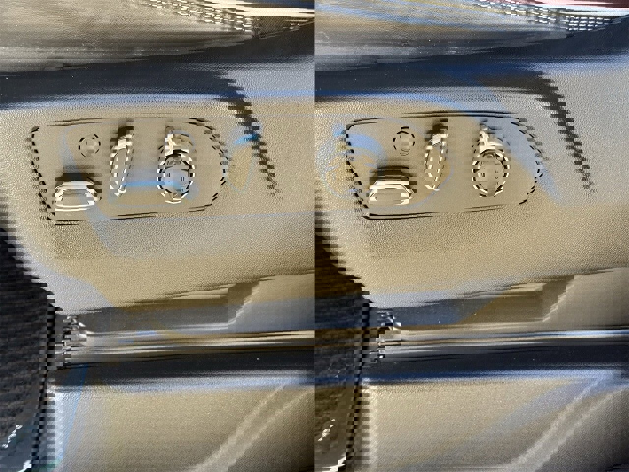 Used 2023 GMC Yukon Denali Ultimate image 26