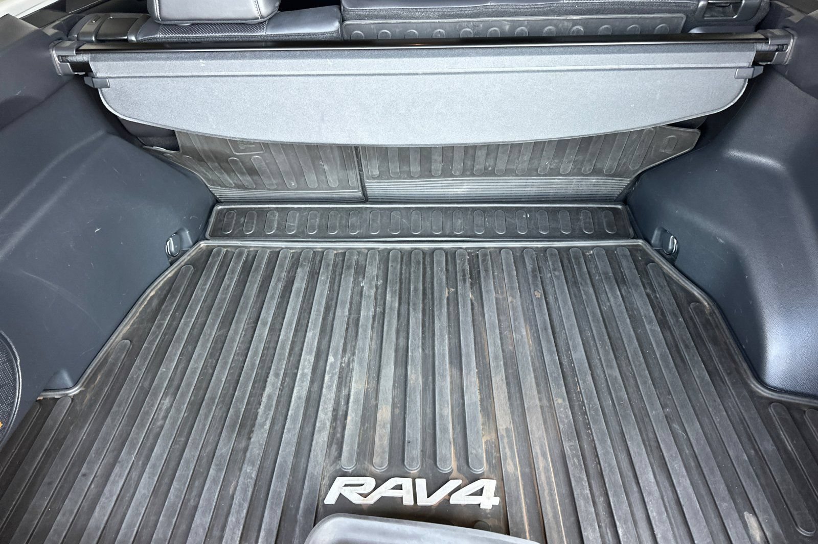 Used 2019 Toyota RAV4 Limited w/ Advanced Technology Package AWD/4WD image 15