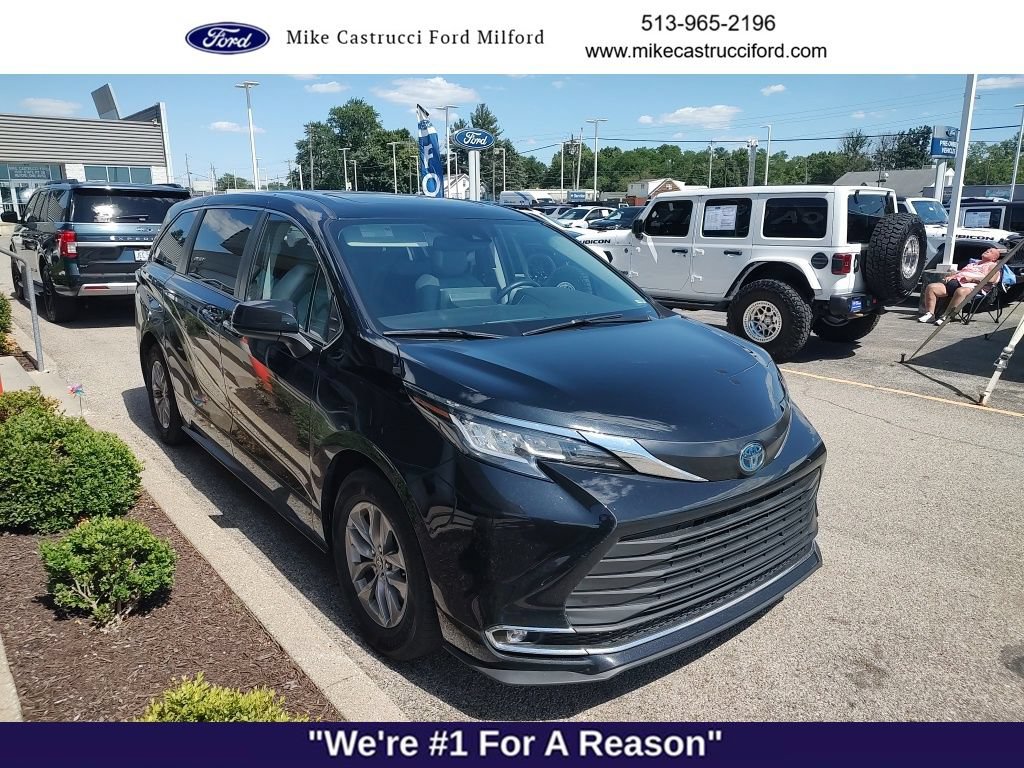 Used 2022 Toyota Sienna XLE FWD image 3