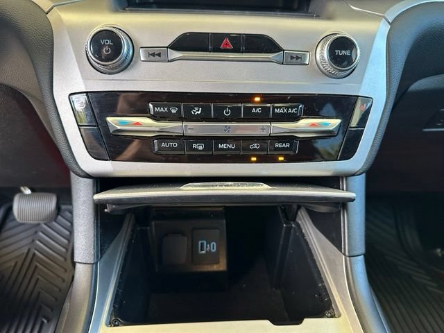 Certified 2022 Ford Explorer XLT w/ Class IV Trailer Tow Package RWD image 21
