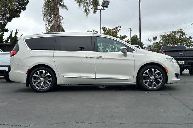 Used 2017 Chrysler Pacifica Limited image 6