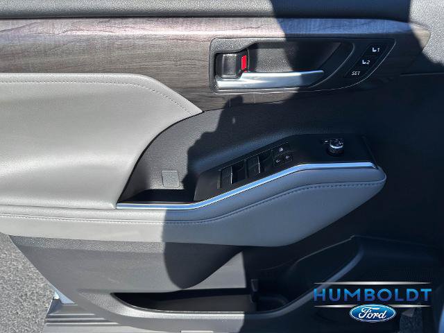 Used 2023 Toyota Highlander Limited AWD/4WD image 12