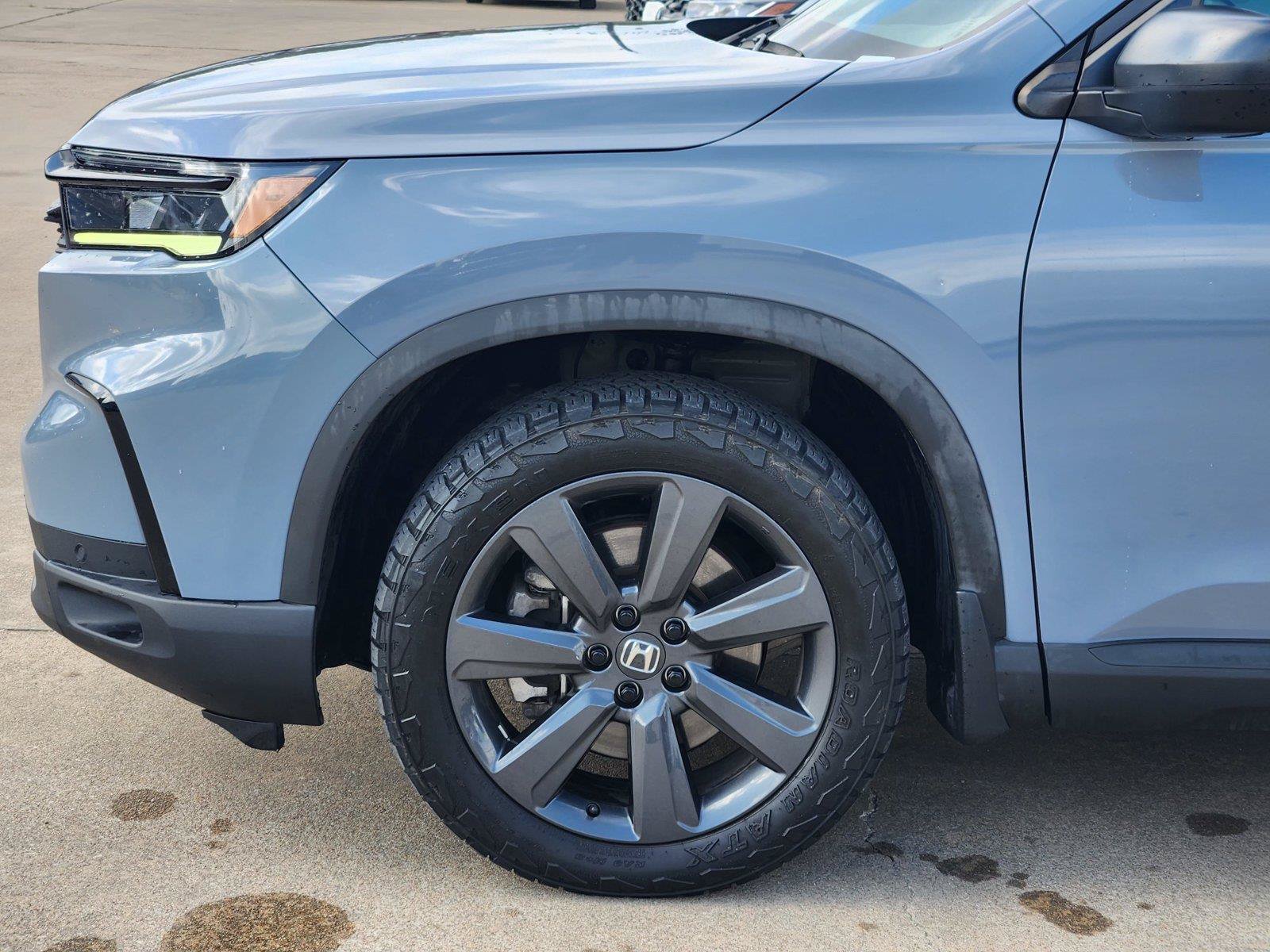 Used 2023 Honda Pilot Sport image 7