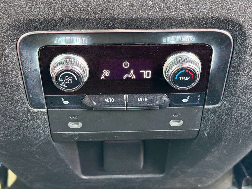 Used 2023 GMC Yukon XL AT4 w/ AT4 Premium Package AWD/4WD image 33