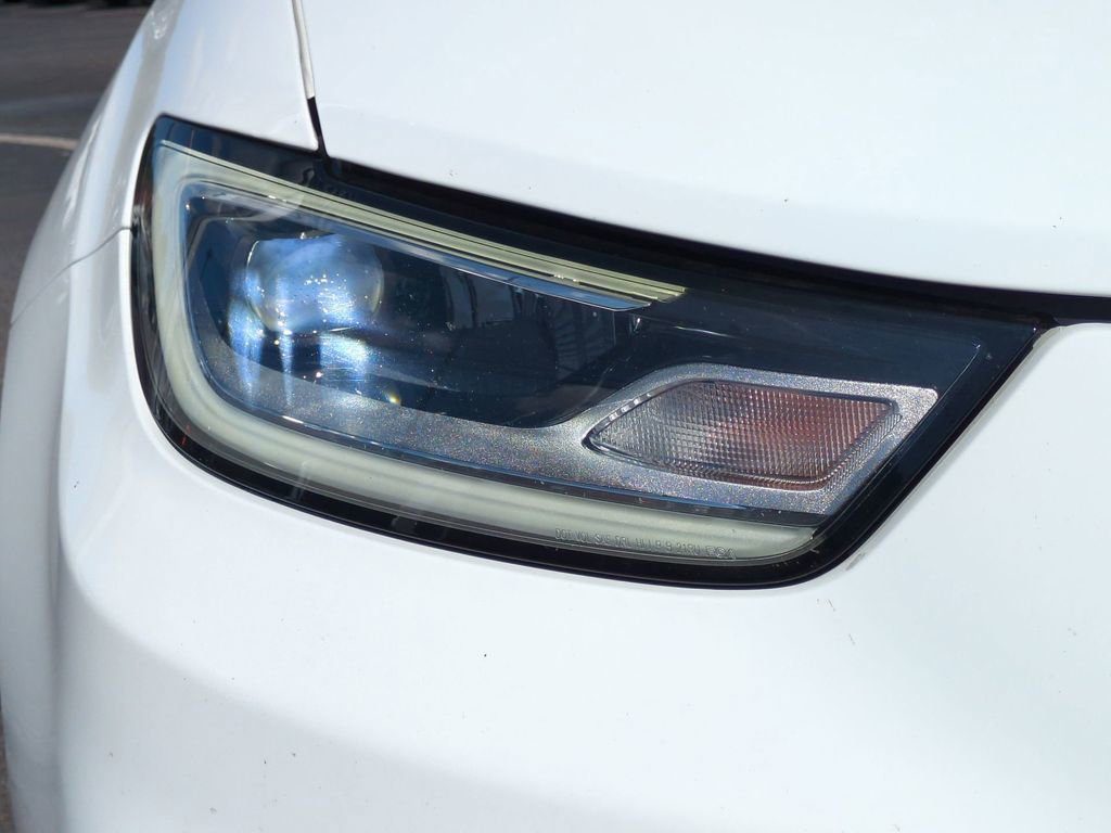 Used 2025 Chrysler Pacifica Select FWD image 13