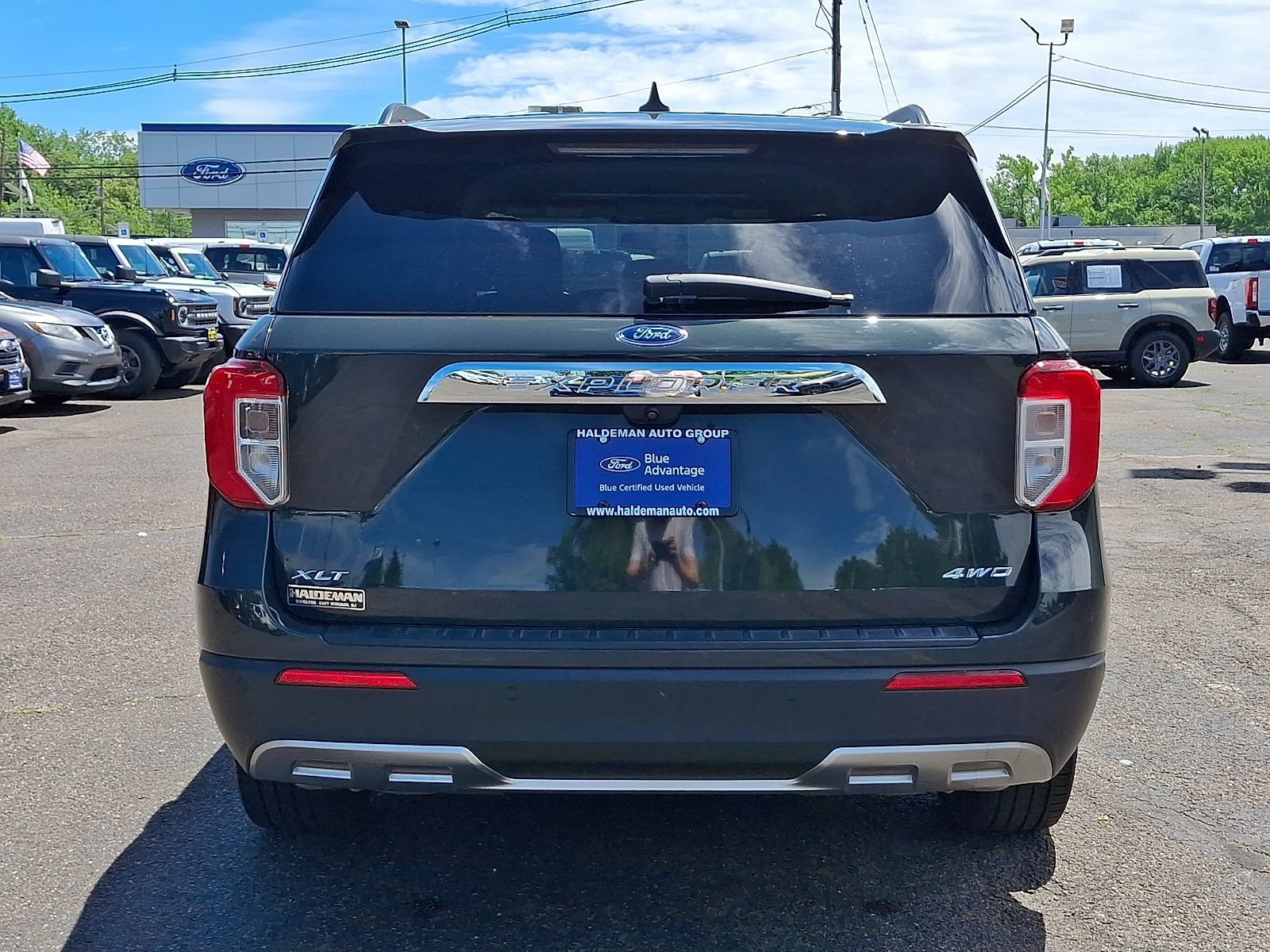 Certified 2022 Ford Explorer XLT w/ Equipment Group 202A AWD/4WD image 6