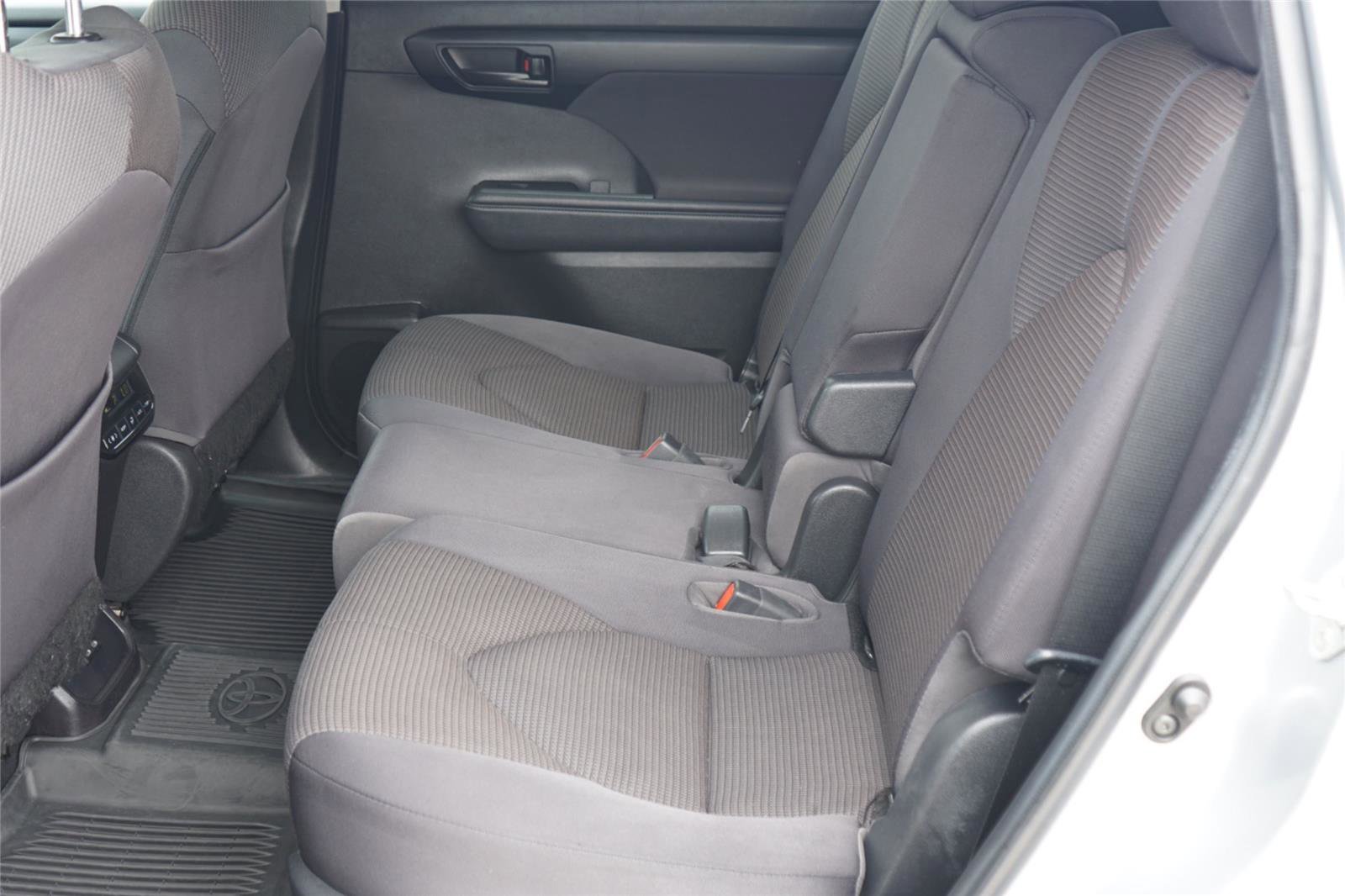 Used 2023 Toyota Highlander LE AWD/4WD image 23