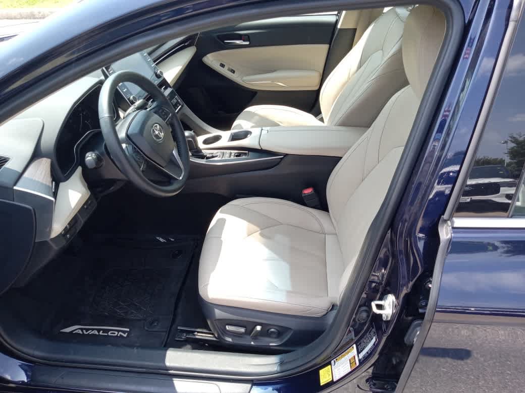Used 2021 Toyota Avalon XLE FWD image 12