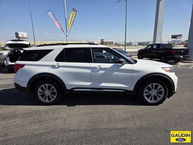 Certified 2023 Ford Explorer XLT w/ Equipment Group 202A AWD/4WD image 8