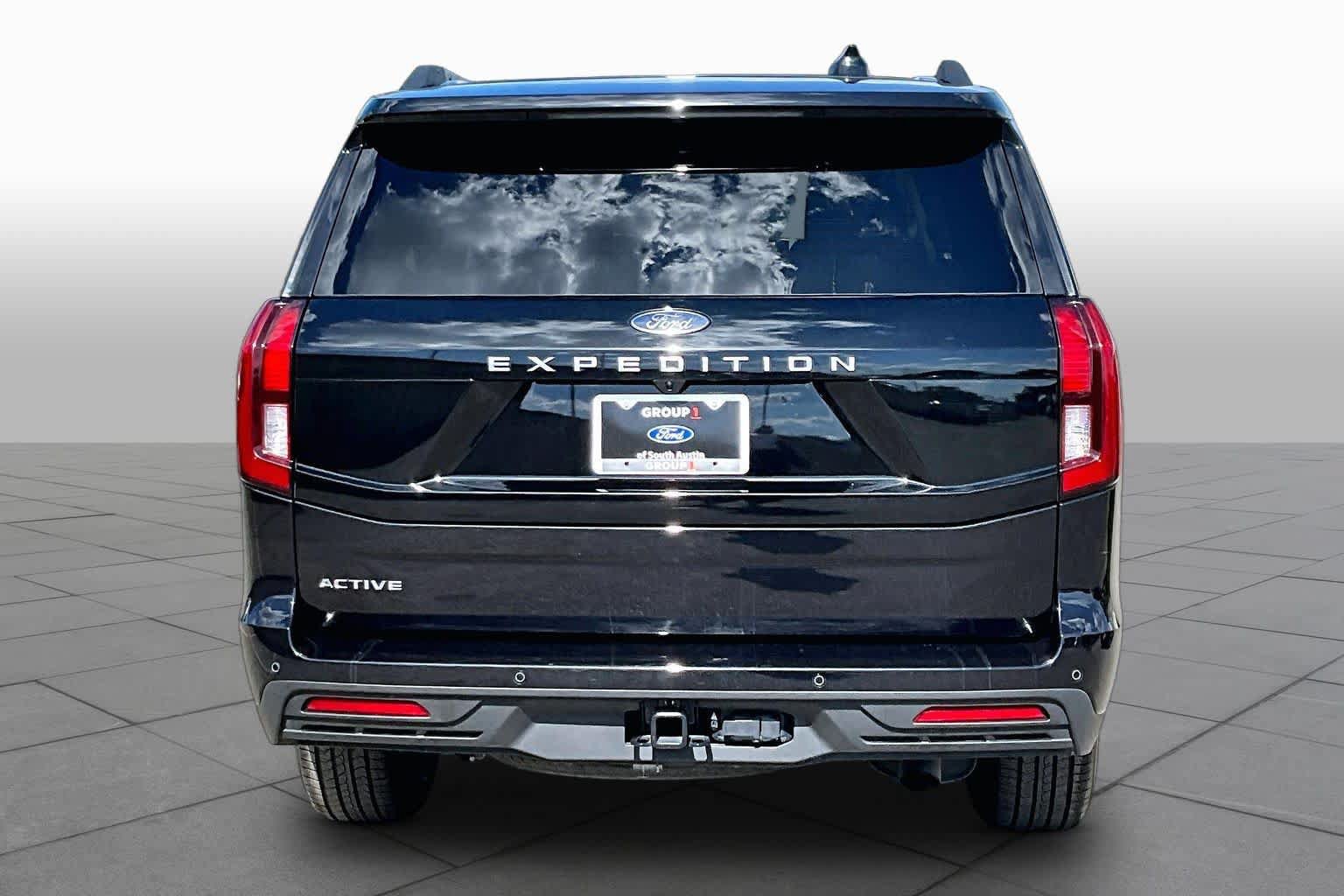 Certified 2025 Ford Expedition Active RWD image 5