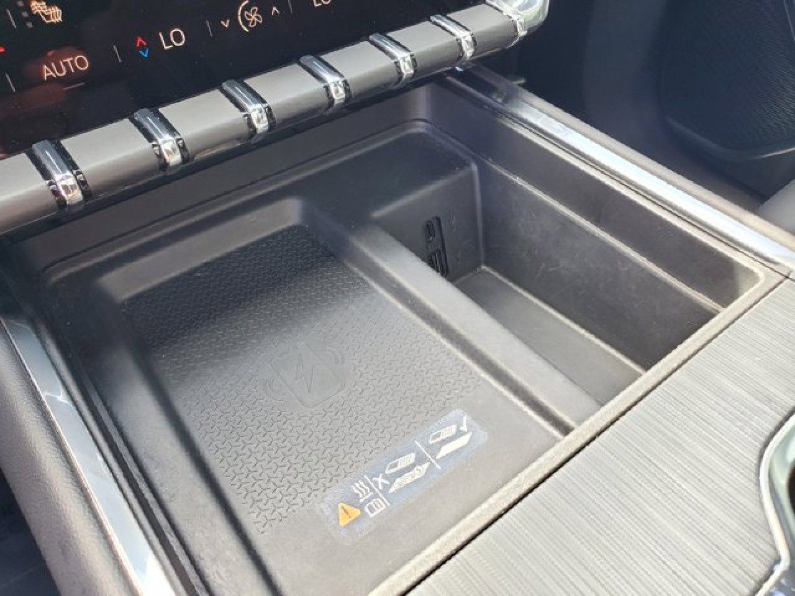 Used 2025 GMC Acadia Elevation w/ Elevation Premium Package image 26