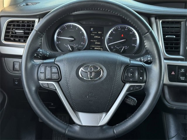 Used 2019 Toyota Highlander XLE image 12