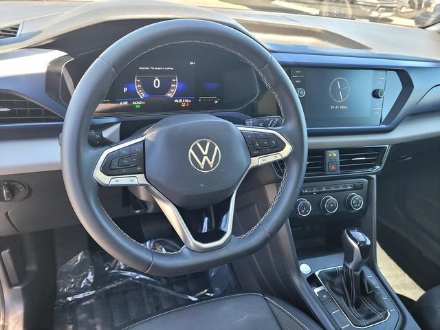 Used 2022 Volkswagen Taos SE w/ Panoramic Sunroof Package FWD image 9