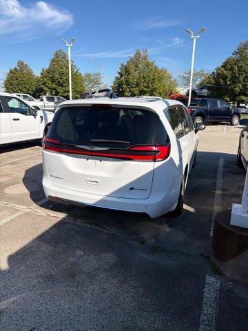 Used 2024 Chrysler Pacifica Limited FWD image 5