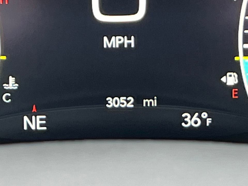 Used 2026 Chrysler Pacifica Select image 13