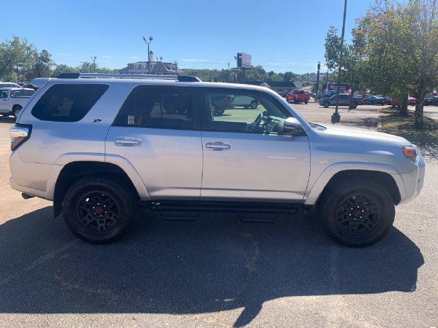 Used 2022 Toyota 4Runner SR5 Premium w/ Moonroof Package AWD/4WD image 4