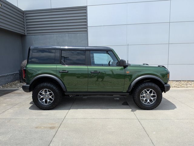Certified 2025 Ford Bronco Badlands AWD/4WD image 3