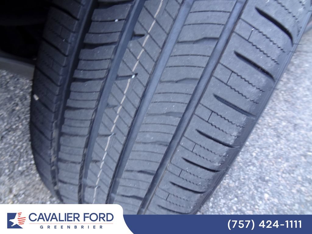 Certified 2022 Ford Explorer XLT w/ Equipment Group 202A RWD image 40