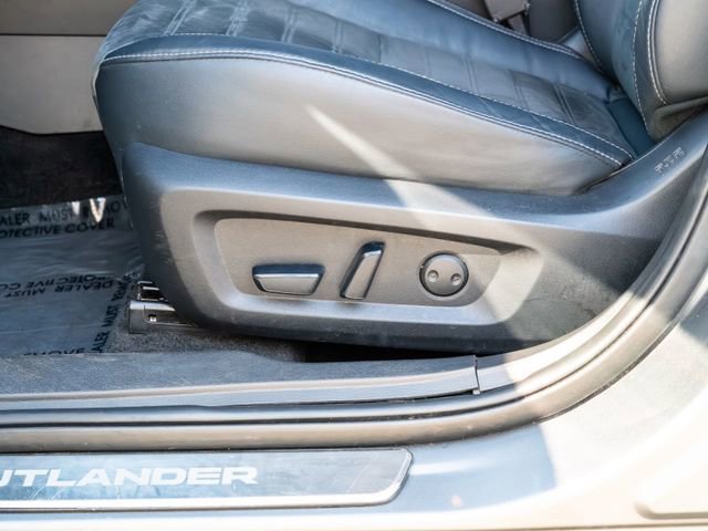 Used 2022 Mitsubishi Outlander SE image 22