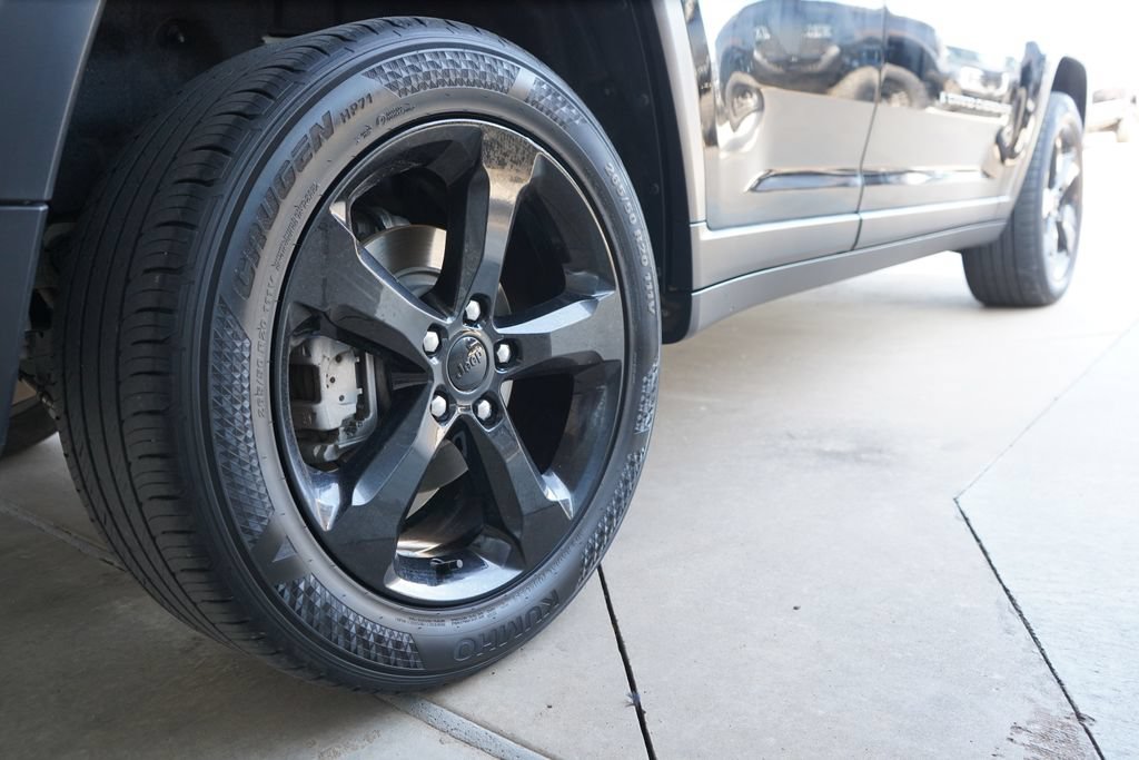 Used 2022 Jeep Grand Cherokee Altitude AWD/4WD image 9