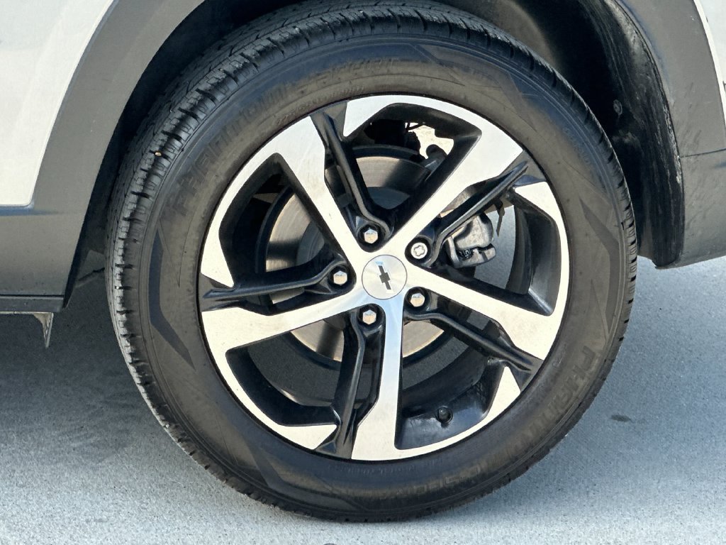 Used 2025 Chevrolet Trax RS w/ Sunroof Package FWD image 25