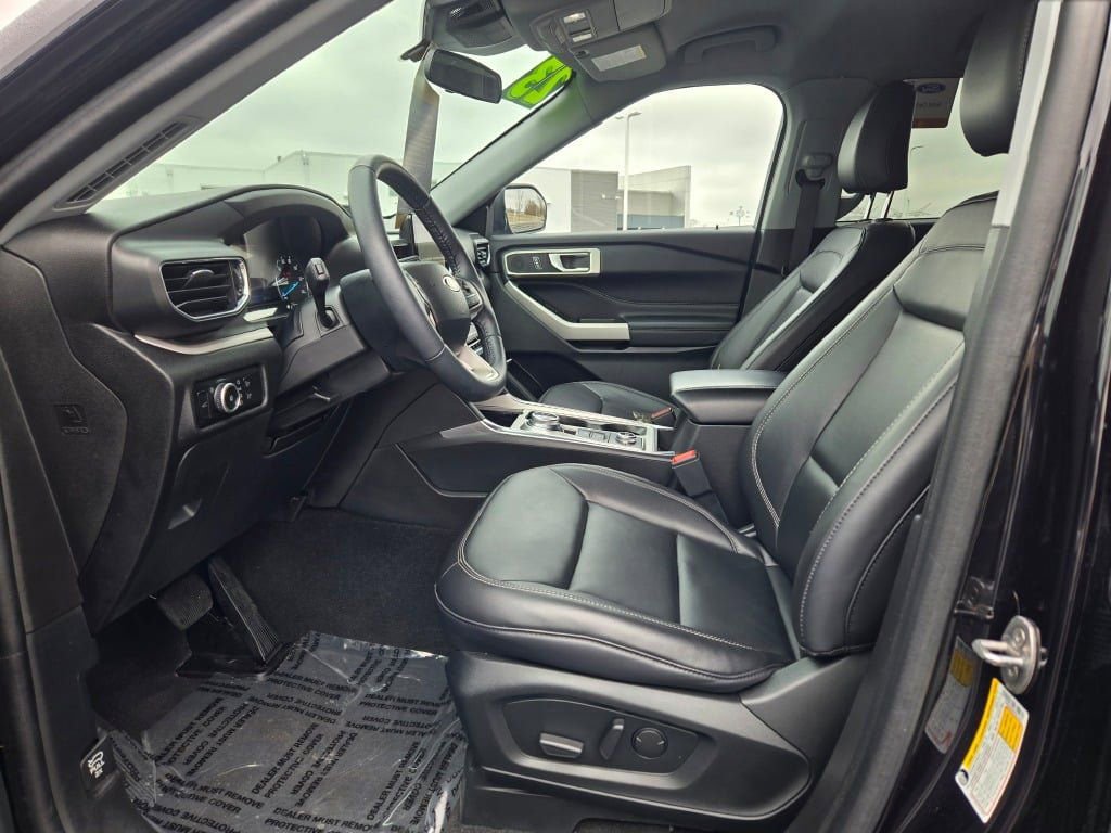 Certified 2023 Ford Explorer XLT w/ Equipment Group 202A AWD/4WD image 22