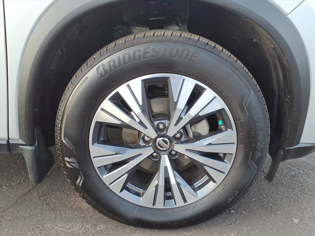 Used 2021 Nissan Rogue SV image 9