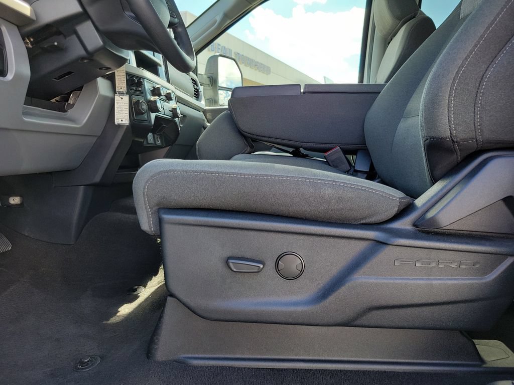 Certified 2025 Ford F250 XLT AWD/4WD image 19