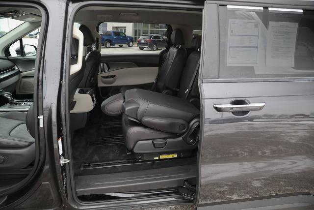 Used 2024 Kia Carnival LX image 24