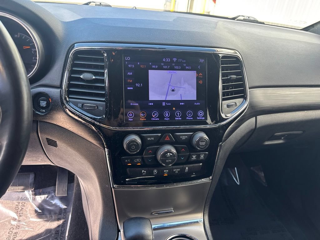 Used 2019 Jeep Grand Cherokee Laredo w/ 18" Wheel & 8.4" Radio Group AWD/4WD image 17