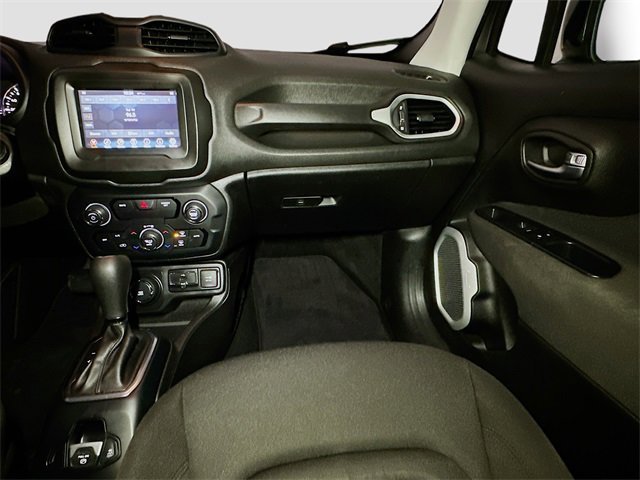 Used 2018 Jeep Renegade Latitude image 32